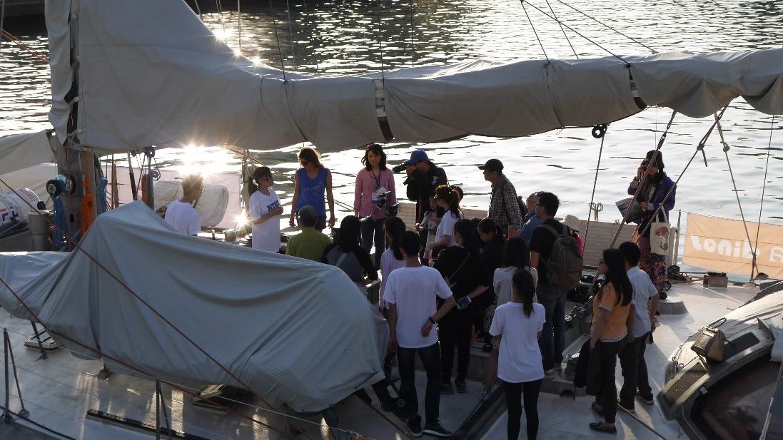 NTOU students giving guided tour to the public