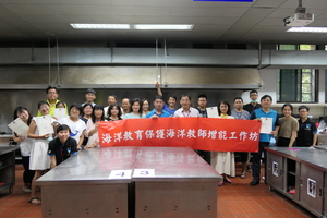 Northern Taiwan: Group photo of participants with their workshop certificates.(Open new window/jpg file)
