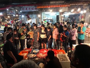 Late night observation—Kan-Zai-Ding Fish Market(Open new window/jpg file)