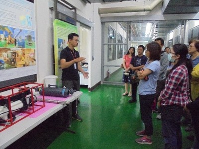 A visit to the Taiwan Ocean Research Institute of the Kaohsiung session.(Open new window/jpg file)