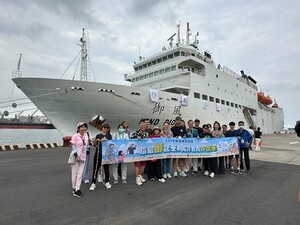 8月1日首批登船參訪的民眾