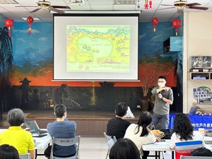 Learning about how the coastal areas of Tainan have changed to gain insight into the marine culture and industry of the region.(Open new window/jpg file)