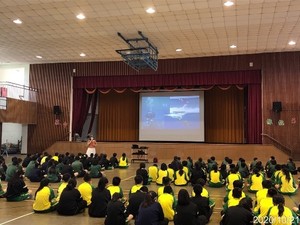The “Marine Resources and Sustainability” seminar at Taoyuan Municipal Guanyin High School, Taoyuan City by Wang Si-Chun.(Open new window/jpg file)