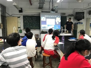 The “Marine Science and Technology” seminar at New Taipei Municipal Er Chong Junior High School by Lin Chun-Yen.(Open new window/jpg file)