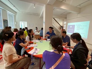 Participants Engaging in the Marine Culture Forum Experience
