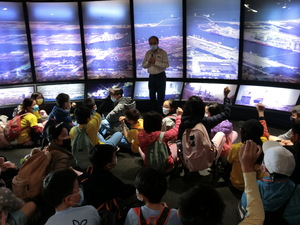 Pilot activity in the central region with students from Wenchang Elementary School—Introduction to Fishery Exhibition Hall of Wuqi District Farmer’s Association(Open new window/jpg file)